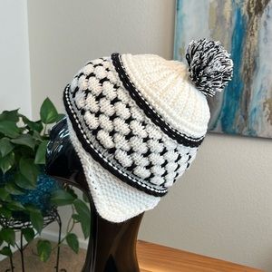Alaska Women’s Beanie Off White & Black One Size